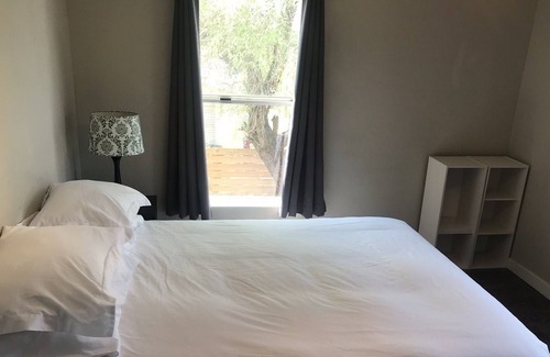 Governmental Mall Condo | High Speed WiFi - Clean, Simple and Central - 5 min from downtown