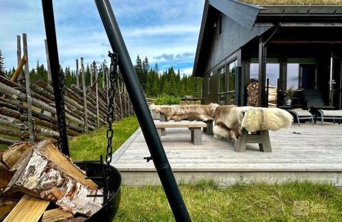 Sjusjoen House | High standard cabin at Sjusjøen sauna, hot tub & ski trails right outside