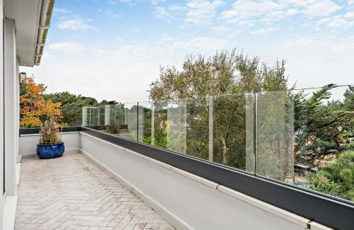 Sandbanks Villa | High Tides Elegant & Modern 4-Bedroom Villa in Sandbanks