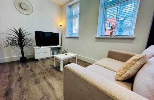 High Wycombe Apartment | High Wycombe 1-Bed Apt: Modern & Central