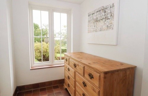 Macclesfield Cottage | HIGHER PARK FARM, pet friendly, with a garden in Alderley Edge