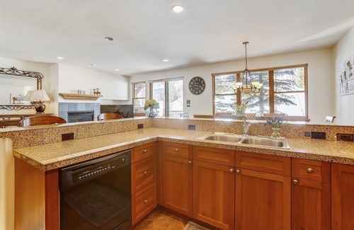 The Highlands House | Highland Greens 71: Townhome In Breckenridge, Private Hot Tub with Great View.