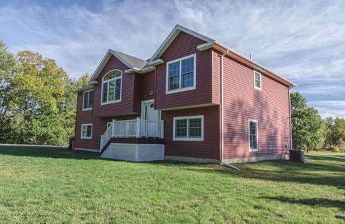 Highland House | Highland Home 4BR Near New Paltz, Wedding Venues & Hudson Valley Escape