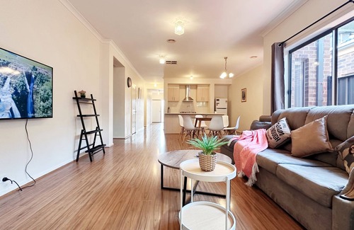 Craigieburn House | Highlands Home/3B2B1C/Evaporative Cooling/Playground Nearby/Shopping