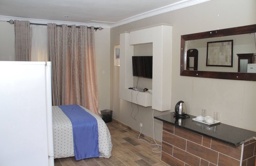 Harare East Cabin | Highlands Lodges And Apartments- 5 minutes to shopping mall
