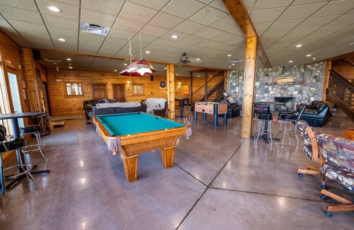 Pierre Cabin | Highpoint Lodge nUpper Level Inside East