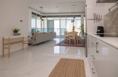 Dubai Marina Apartment | HiGuests - Opal Tower Marina
