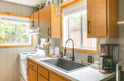 Avery Apartment | Hike & Fish: Mountain Getaway in Avery!