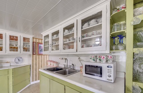 Waneta House | Hike & Fish: Rustic, Timeless McKee Home w/Yard