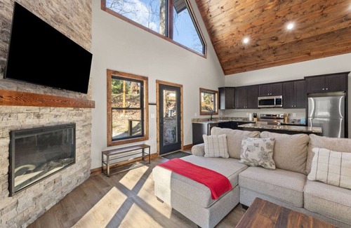 Rogers Apartment | Hike In, Hike Out - Anchor Point in RRG!