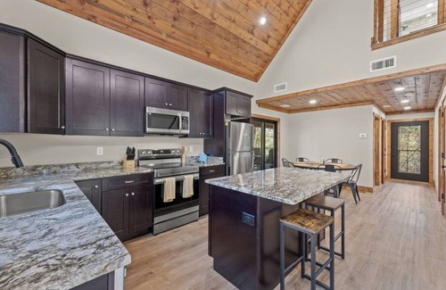 Rogers Apartment | Hike In, Hike Out - Anchor Point in RRG!