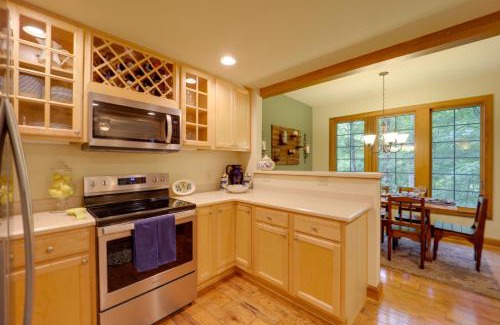 Mountain Air Apartment | Hike On-Site! Home 8 Mi to Wolf Ridge Ski Resort