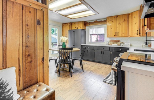 Mi-Wuk Village Cabin | Hike, Ski & Fish: Charming Cabin in Twain Harte!
