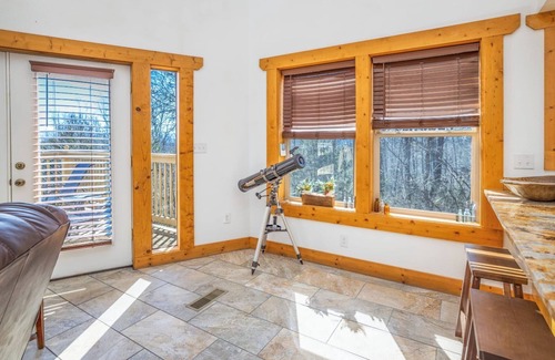 Boyds Creek Cabin | Hike Trails on 6 Private Acres, Relax in the Hot Tub, Shoot Pool & Take Spa Baths - Woodland Chalet