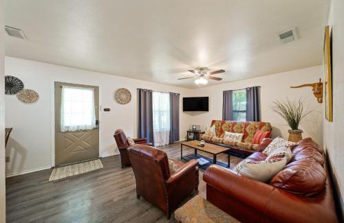 New Braunfels House | Hill Country Casita 3 minutes from Guadalupe River & Canyon Lake