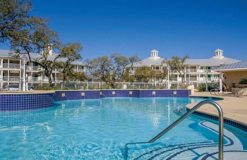 Canyon Lake Resort | Hill Country Resort at Canyon Lake a Holiday Inn Club Destination
