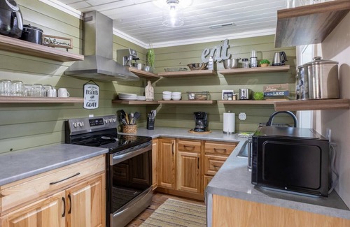 Minocqua House | Hill Hideaway Unit 2 – Pet-Friendly, Mid-Term Lake Retreat