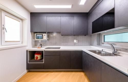 Hallim Apartment | Hill Pension