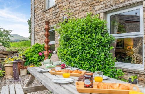 Hawes House | Hill View