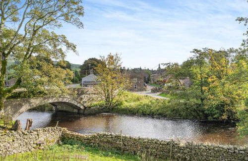 Hawes House | Hill View