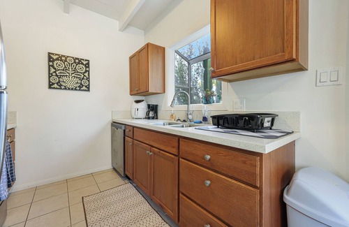 Hillcrest Apartment | Hillcrest Haven: Cozy Condo for peaceful stay