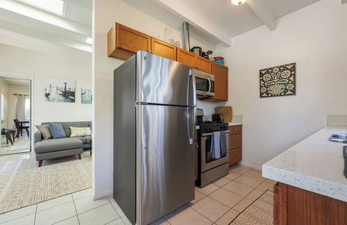Hillcrest Apartment | Hillcrest Haven: Cozy Condo for peaceful stay