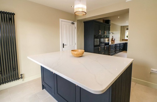 Newton Grange Cottage | HILLCREST HOUSE, pet friendly, with hot tub in Ashbourne
