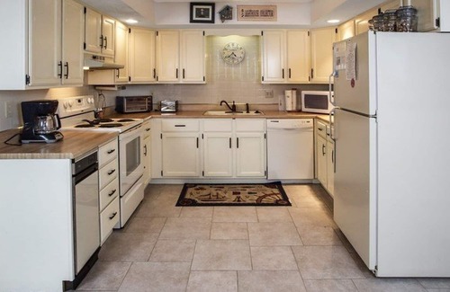 Sunrise Beach House | Hillcrest - Ideal Family Retreat with Hot Tub and Great Water Views. 39 MM