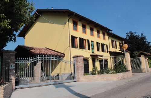 Nizza Monferrato Apartment | HILLS UNESCO relax in the "Barbera apartment" pool