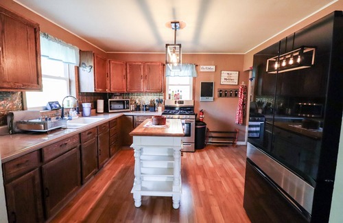 Deadwood House | Hillside Deadwood house in town w/Hot Tub & views