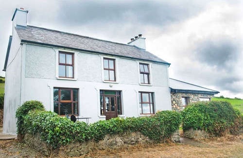 Farranfore Ski Chalet | Hillside Holiday Home