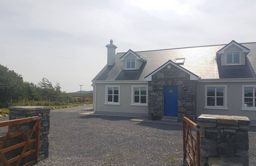 Clifden Ski Chalet | Hillside House Set in a quiet & idyllic spot along the famous Bog Road