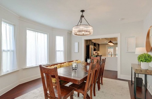 Magnolia House | ♛Hillside Magnolia Retreat♛~ Downtown Location ~