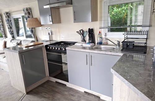 Hastings Apartment | Hillside retreat - 2 bedrooms sleeps 5