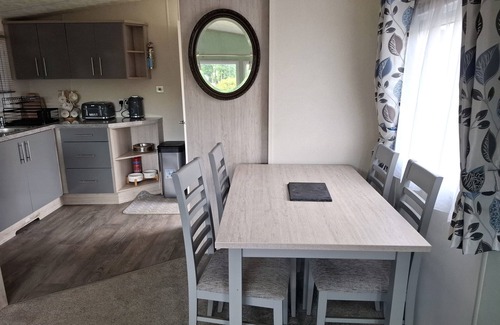 Hastings Apartment | Hillside retreat - 2 bedrooms sleeps 5