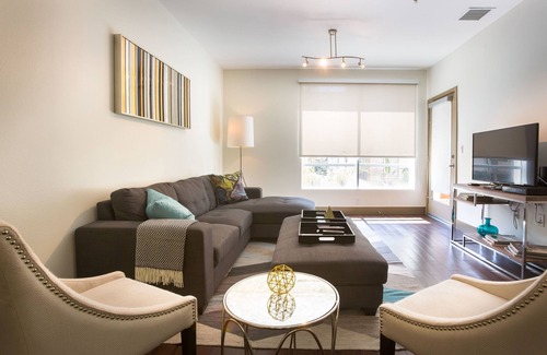 Hollywood Hills West Apartment | Hillside