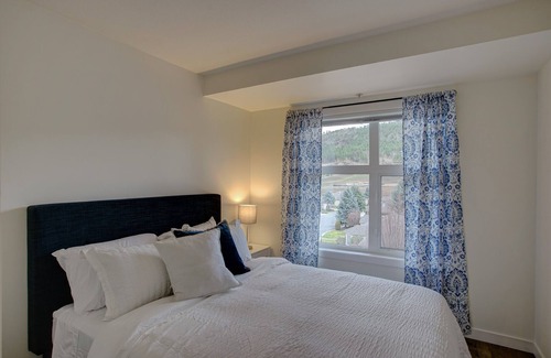 North Glenmore Apartment | Hillside view at the Verve - Pet Friendly