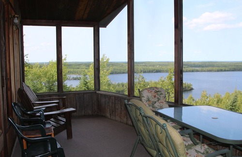 Ely Cabin | Hilltop Cabin – Scenic BWCA Lookout with Historic Charm & Resort Amenities