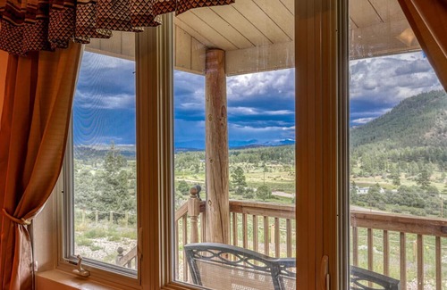 Pagosa Springs Cabin | Hilltop Cabin tucked in Rural Pagosa, Views!