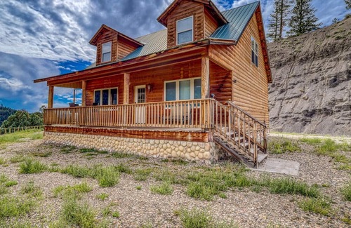 Pagosa Springs Cabin | Hilltop Cabin tucked in Rural Pagosa, Views!
