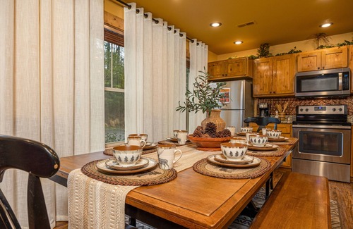 Gatlinburg Cabin | Hilltop Haven - Four Bedroom Chalet