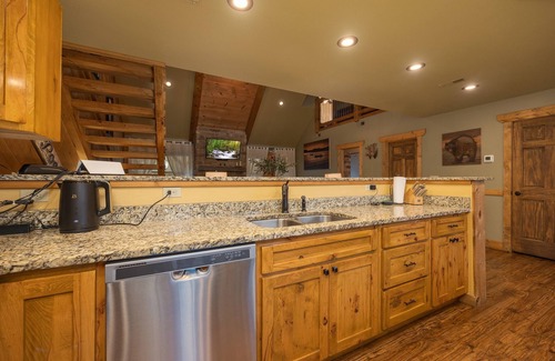 Gatlinburg Cabin | Hilltop Haven - Four Bedroom Chalet