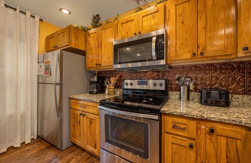 Gatlinburg Cabin | Hilltop Haven - Four Bedroom Chalet
