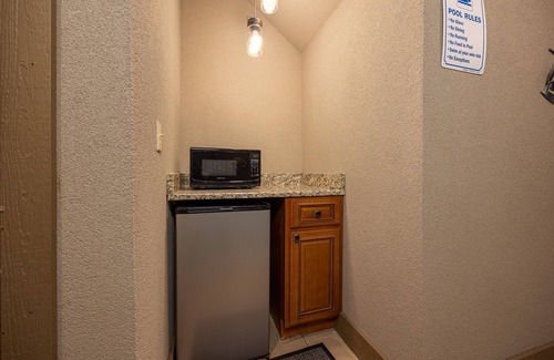 Gatlinburg Cabin | Hilltop Haven - Four Bedroom Chalet