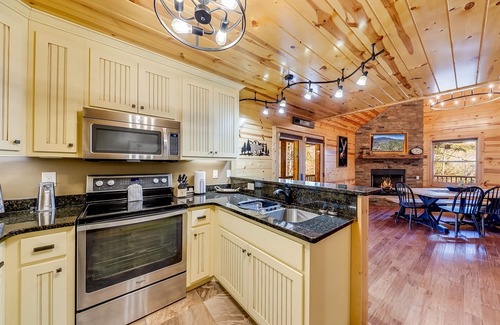 Helen House | Hilltop Haven- Secluded Rustic Cabin with Hot Tub & Game Room