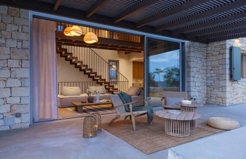 Vlachopoulatika Villa | Hilltop Haven with Olive groves Panorama