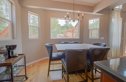 Show Low House | Hilltop Hideaway/Backyard Retreat/Huge Front deck/2 Fireplaces