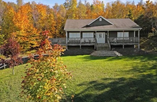 Pictou County House | Hilltop Hideaway