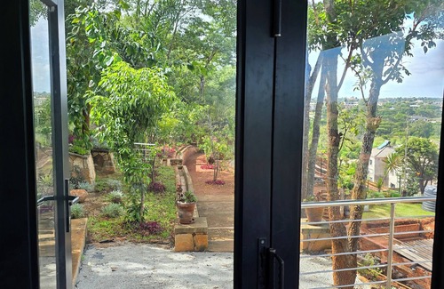Harare East Apartment | Hilltop Lux Escape 180° Panoramic City View: 24/7 Solar + Fast WiFi + Borehole