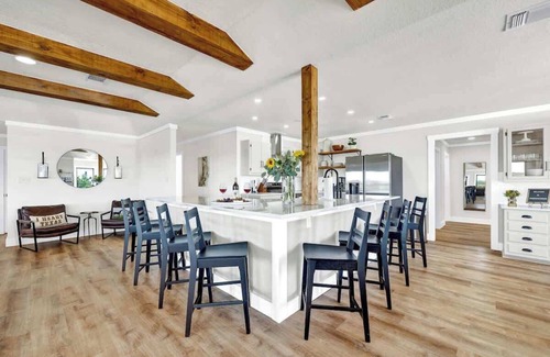 Fredericksburg House | Hilltop Lux Haus With Infinitypool-hottub-pooltable